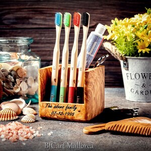 Zahnbürstenhalter niedlich, Zahnbürsten- und Zahnpastahalter anpassbar mit 4 Holzzahnbürsten, Geschenk Personalisiertes Familiengeschenk und Kinder