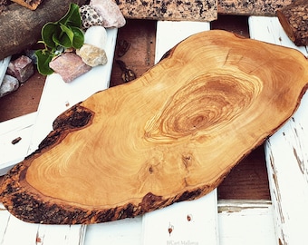 Tagliere rustico in legno d'ulivo, tagliere per formaggi con bordo naturale