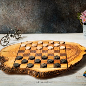 Jeu d'échecs unique en bois d'olivier avec figurines en bois fabriquées à la main, échiquier rustique avec un design premium, élégant jeu d'échecs en bois d'olivier