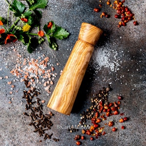 Salt and pepper grinder, Pepper Mills, Olive Wood Pepper Shakers, Salt Mill and Pepper Shakers, Vintage Pepper Shaker