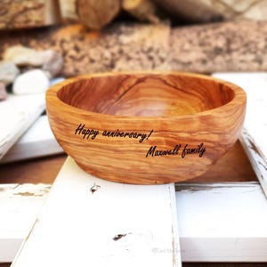 Individuelle Olivenholz Schale, personalisiertes Geschenk zum Jahrestag