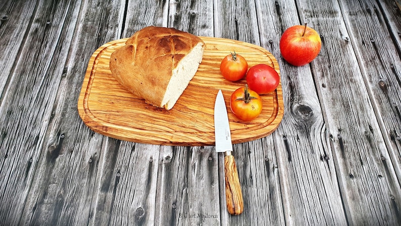 Olive wood board oval with external slot