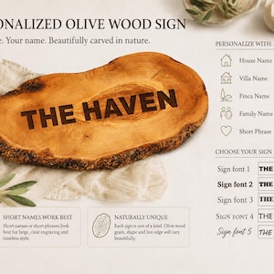 Puede incluir: Un letrero ovalado de madera de olivo con borde natural y veteado, grabado con el texto THE HAVEN. La imagen incluye opciones de personalizaci&oacute;n para nombres de casa, villa, finca o familia, adem&aacute;s de cinco estilos de fuente para elegir.