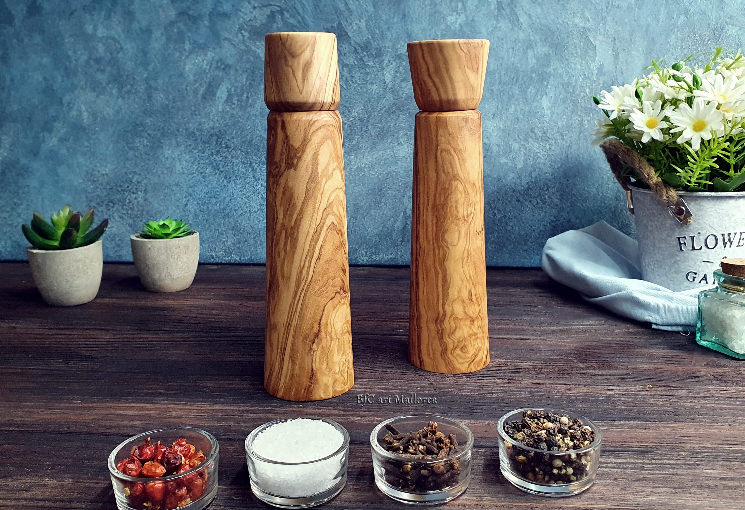 Wood salt and pepper grinder set discount