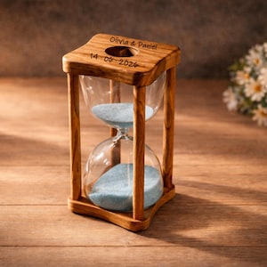 Personalisierte Hochzeits-Sanduhr-Geschenk - Gravierte Olivenholz-Andenken für Braut und Bräutigam - Rustikale Hochzeitserinnerung