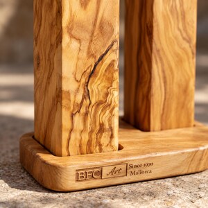 Set di macina sale e pepe in legno d'ulivo con supporto, macine quadrate fatte a mano, idea regalo per la cucina. immagine 5