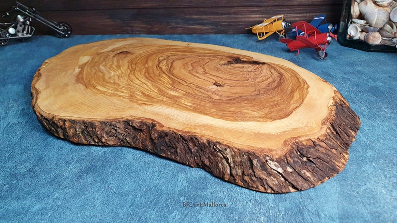 Rustic Cutting Board Large Kitchen of Olive Wood With the Natural Edges and Bark of the Trunk and is Reversible, Board for bbq Meals Snacks zdjęcie 8
