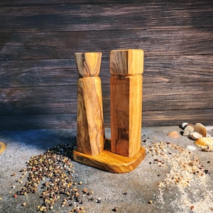 Personalized Olive Wood Salt and Pepper Set with Matching Base – Handcrafted Spice Grinders for Kitchen & Unique Gift