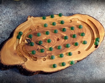 Plateau de jeu de solitaire en bois d'olivier rustique avec des formes organiques uniques et naturelles, jeu de solitaire avec 36 boules de cristal, jeu de solitaire classique