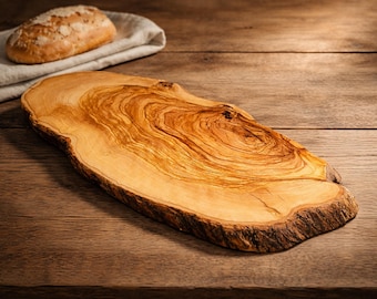 Tabla de cortar rústica de madera de olivo: tabla de cocina grande con borde de corteza natural.