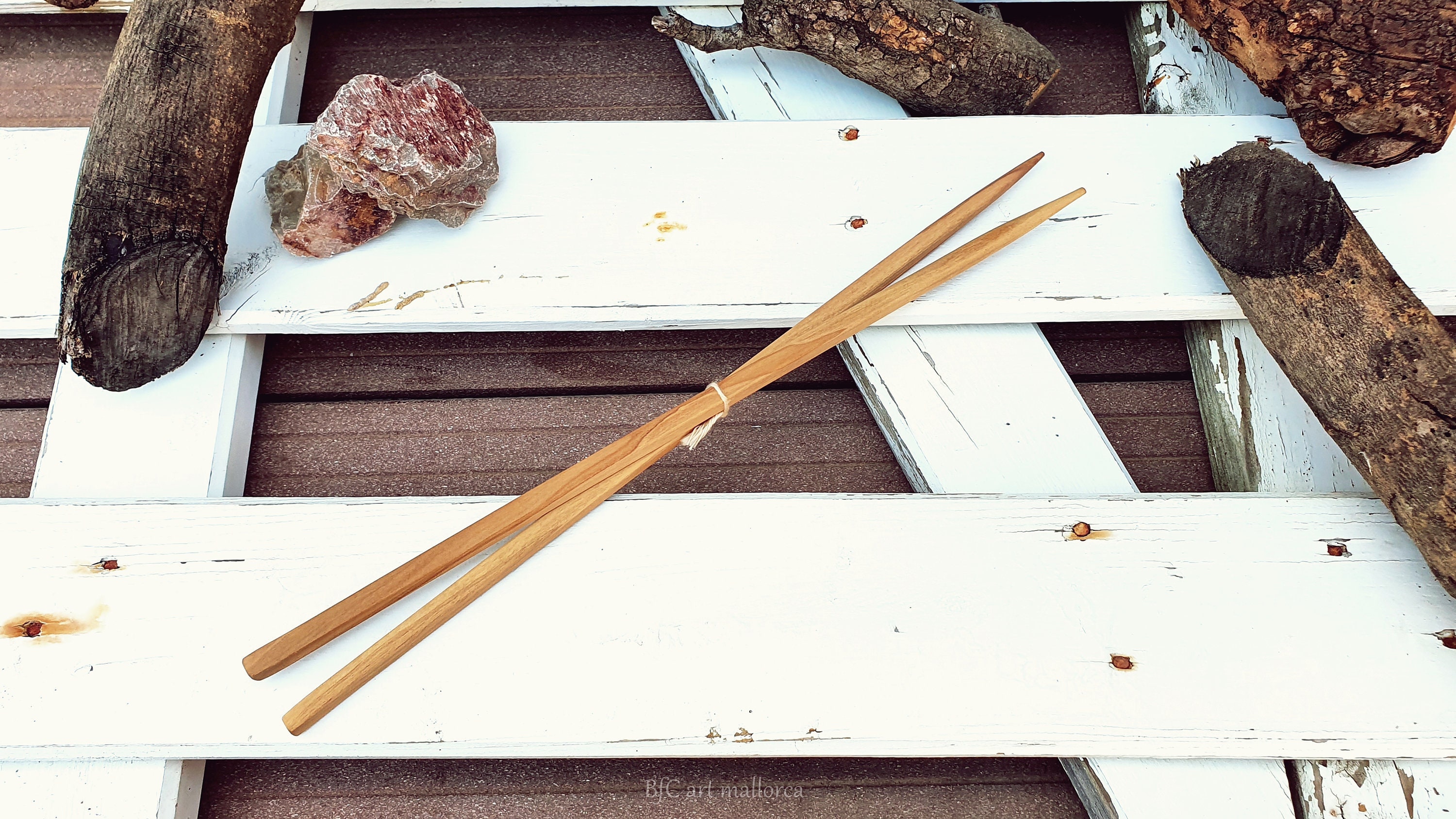 Baguettes chinoises ou japonaises en bois d'olivier naturel, sans  plastique, sans colle : : Cuisine et Maison