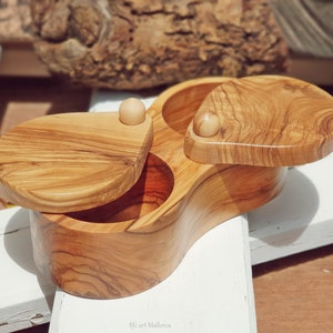 Double capacity wooden salt shaker, Salt Container with Lid, Salt Shaker For Fine and Coarse Salt, Wooden Table Salt Shaker, Salt and Sugar