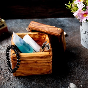 Square olive wood box with lid for storing jewelry, decorative square box for small bathroom items