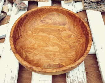 Très grand saladier en bois d'olivier : pièce maîtresse de cuisine unique