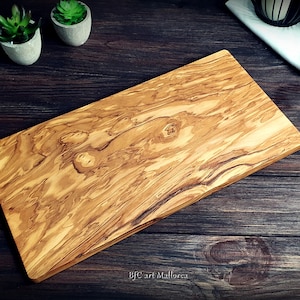 Tablas de cortar de madera de olivo para preparar comidas o servir aperitivos y bandejas de queso, regalo de cocina personalizado