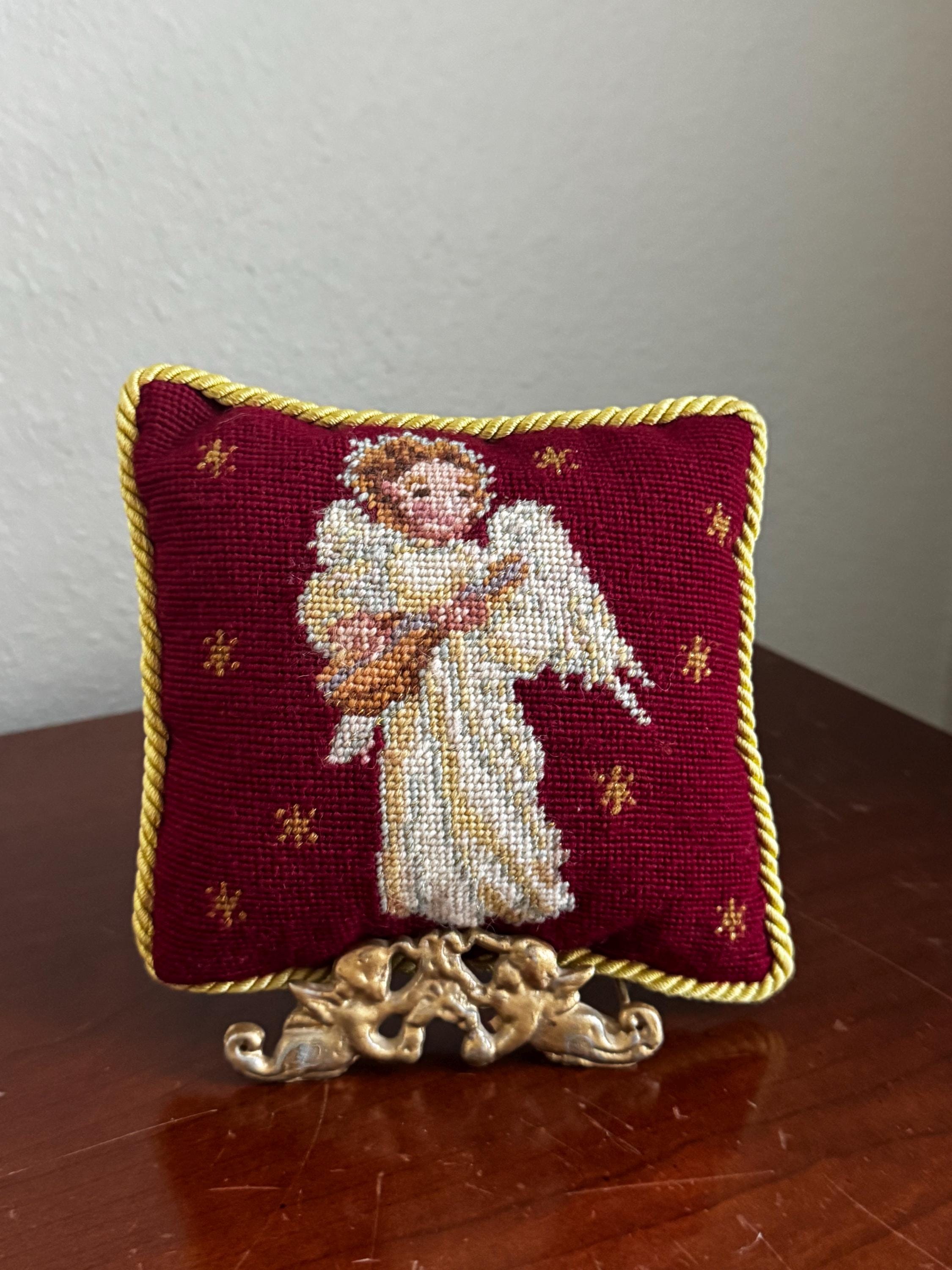 How to Knit a Christmas Present Cushion