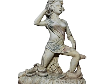 槍と盾を持った古代ギリシャの戦士像（緑青石膏彫刻） - Etsy 日本