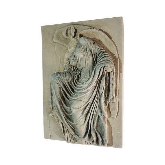 サンダルを履いたナイキの壁のレリーフ、古代ギリシャの女神、手作りの