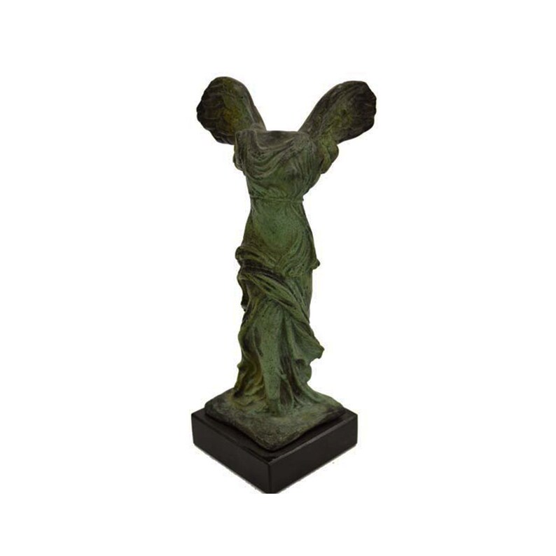 winged nike of samothrace sculpture
