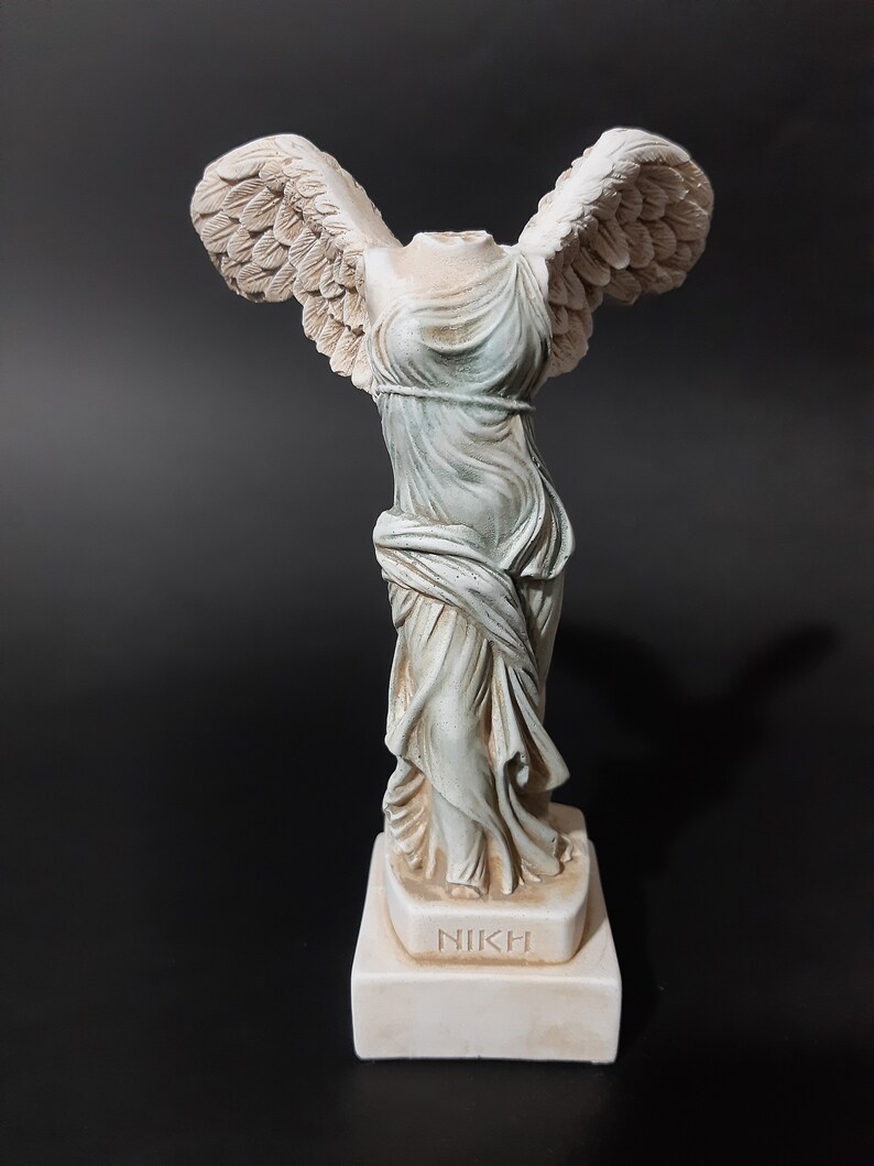 winged nike of samothrace sculpture