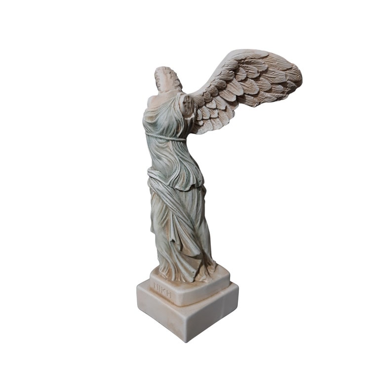 winged nike of samothrace sculpture