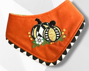 Bandana de abóbora para cachorro: acessório artesanal de alta costura para cães pequenos
