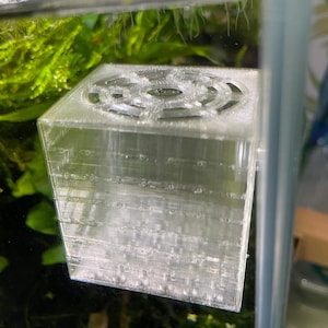 Aquarium Mini Breeder Box for Fish and Shrimp with Suction Cup, Breeder Box and Hatcheries to Separate Fish from Predator, Easy to Install