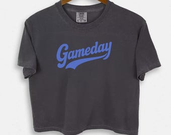 Chemise courte pour le match, chemise personnalisée pour le hayon pour la saison de football, chemise vintage Gameday, jolie coupe courte pour fan de sport, haut court pour le match