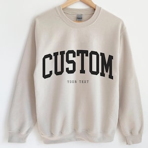 Sudadera con texto personalizado y nombre de escuela personalizado Sudadera con texto personalizado y nombre de escuela personalizado Sudadera con texto personalizado y nombre de ciudad universitaria Sudadera con cuello redondo extragrande universitaria