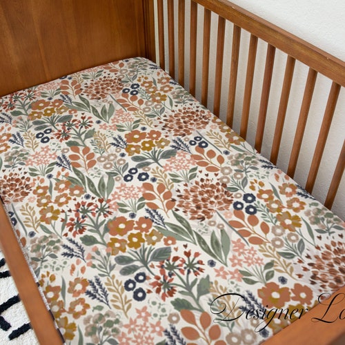 Drap de lit de jardin fleuri neutre, housse de matelas à langer, botanique pour chambre de bébé