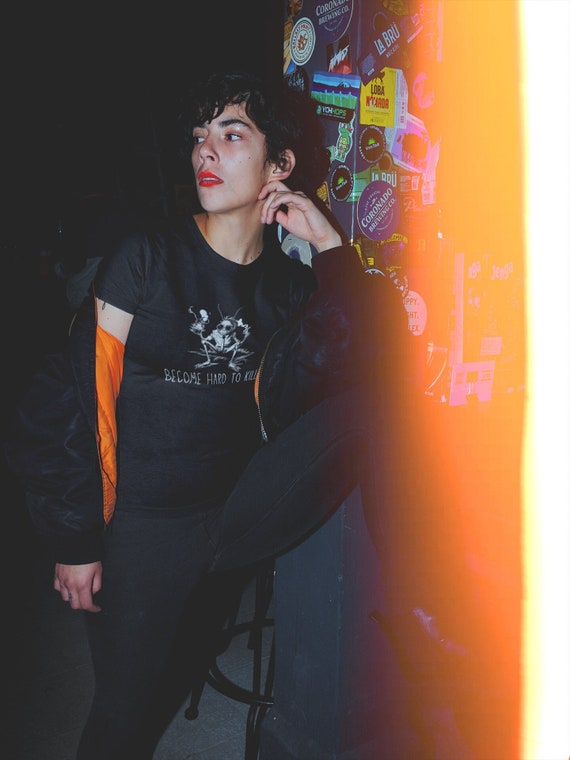 T-shirt noir difficile à tuer, t-shirt drôle, chemise punk, t