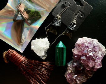 Witchy Vibe Box | Mystery Witchy Box | Kleine Business Mystery Box | Hexen Geschenke | Selbstpflege-Box | Anti Depression Box | Tarot-Karte | Teelicht