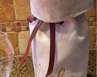 Happy Thanksgiving Embroidered Wine or Gift Bag, Kitchen gift, Kitchen décor, Hostess gift, Holiday gift Thanksgiving Housewarming