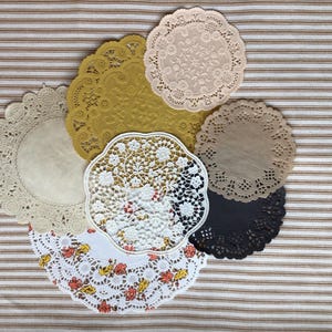 6 paper doilies