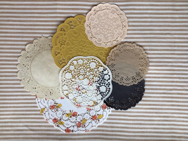 6 paper doilies