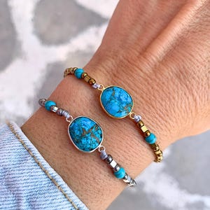 Bracelet ajustable en perles de cuivre et turquoise : bijou bohème en pierre précieuse