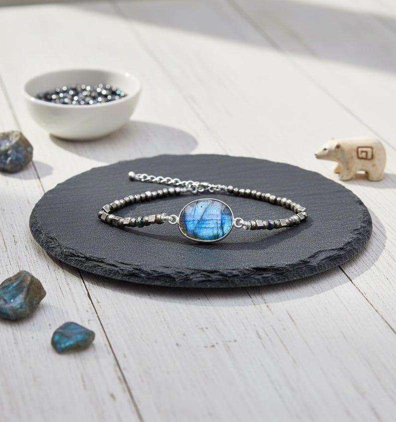 Pulsera de labradorita con destellos azules: joyería bohemia de cristal curativo, cuentas de plata esterlina, ajuste ajustable imagen 2