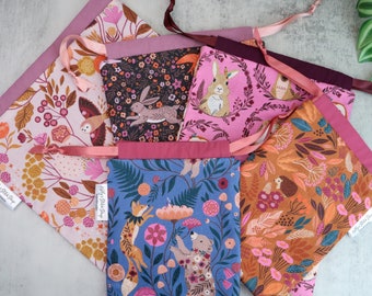 Bolsa con cordón y estampado floral de bosque: accesorio de tela forrada reutilizable y organizador de viaje, bolso para libros.
