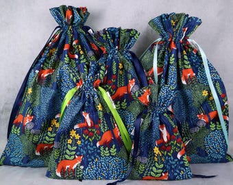Bolsa de regalo de tela reutilizable Into the Woods: bolsa ecológica con cordón ajustable