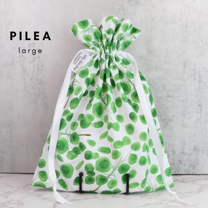 Bolsas de regalo botánicas modernas / Bolsas reutilizables con cordón, ecológicas, para amantes de las plantas, con estampados elegantes. imagen 4