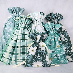 Reusable Holiday Gift Bags – Fabric Drawstring Gift Wrap – Sustainable, Eco-Friendly Bags – Christmas Best in Snow – New Sizes 2025