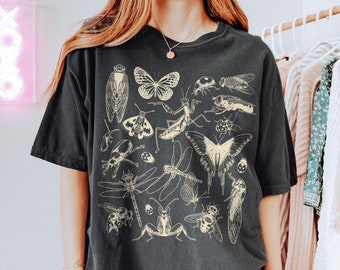 Vintage Insect Graphic Tee 90s Aesthetic Entomology Shirt Retro Tattoo Inspired Bug Tshirt Dark Cottagecore Clothes Goblincore Clothing