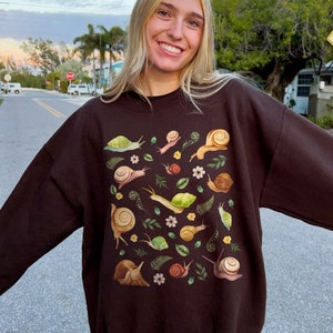 Watercolor Snails Crewneck Snail Lover Gift Granola Girl Camping Clothes Leaf Botanical Sweatshirt Cottagecore Sweater Goblincore Clothing