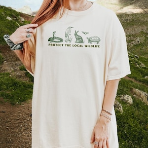Protect the Local Wildlife Conservation Tshirt Forest Animals Shirt Granola Girl Camping Clothes Forestcore Graphic Tee Vintage Style Shirts bild 4