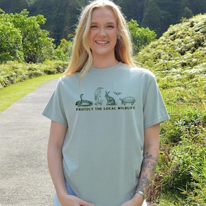 Protect the Local Wildlife Conservation Tshirt Forest Animals Shirt Granola Girl Camping Clothes Forestcore Graphic Tee Vintage Style Shirts bild 8