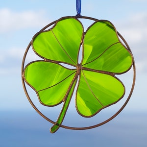 Stained glass Clover leaf  St Patrick's Day  gift Stained glass  suncatcher Window decoration Window hanging Symbol of good luck