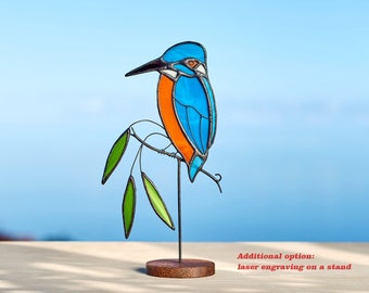 Martín pescador de vidrieras en el soporte de madera Pájaro de vidrieras Adorno de jardín Cazasol de pájaros Decoración del porche Adorno de pájaros