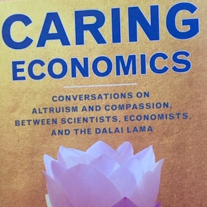 Conversaciones de economía sobre el altruismo y la compaqsión, entre científicos, economistas y el Dalai Lama, Picador, primera edición, 2015