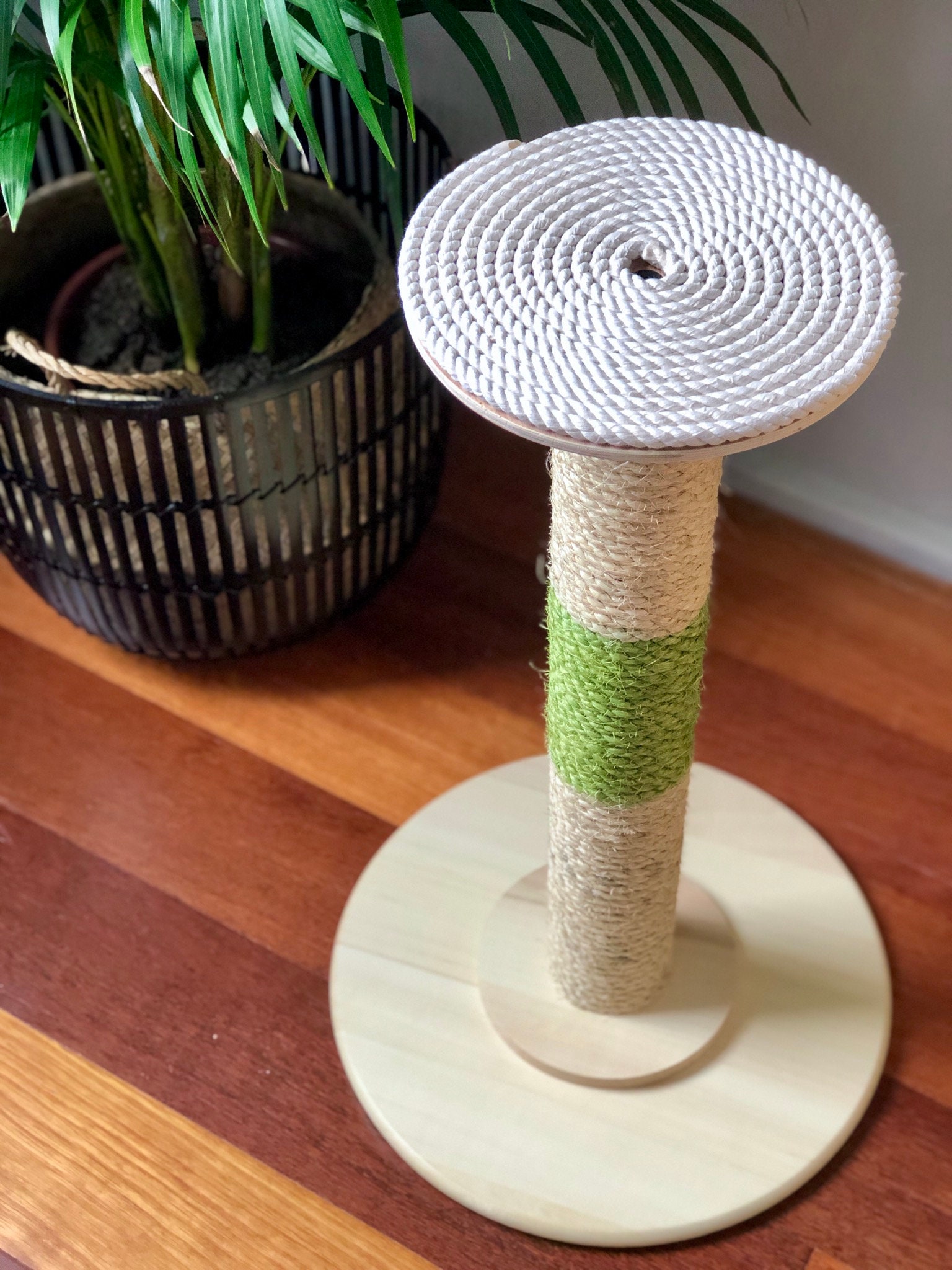 67cm tall Perch Cat scratcher / Scratching post Cat Etsy