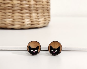 黒猫のスタッドピアス 木製 おもしろ猫ジュエリー